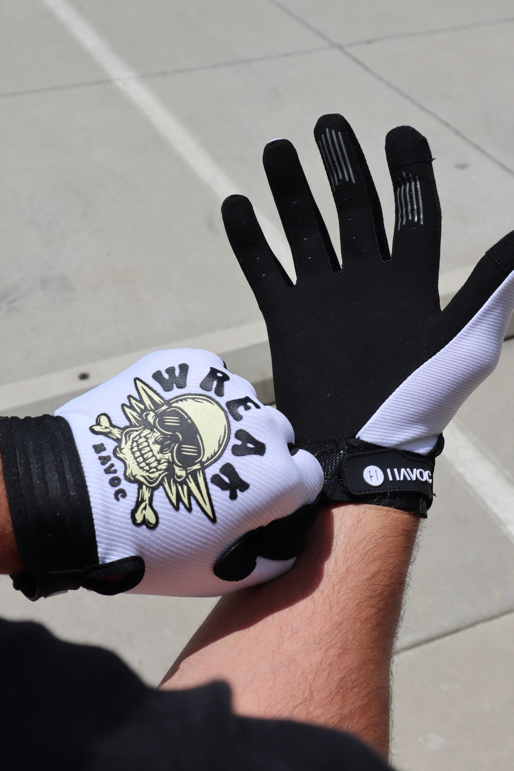Havoc Skull and Crossbones Gloves